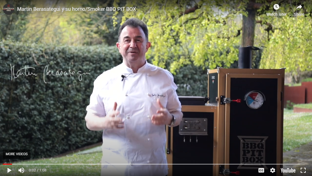 Load video: El reconocido y querido chef 12 estrella Michelin Martín Berasategui, nos demuestra los beneficios en el uso del horno Gravity Feed.Después de haber incluido en su restaurante principal, un horno Smoker de la reconocida marca, da inicio a  un nuevo concepto en las sensaciones ahumadas para diversos y exquisitos productos que se ofrecerán a su distinguida clientela.